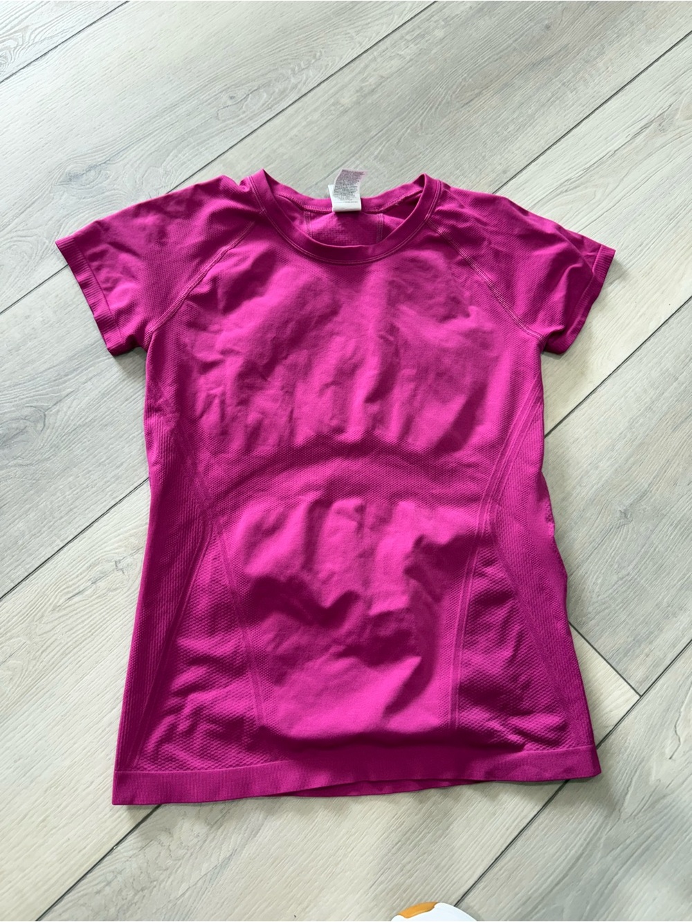 Athleta Fuchsia Short Sleeve momentum tee medium